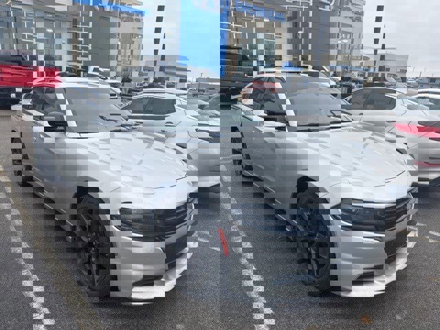 Used 2023 Dodge Charger SXT w/ Blacktop Package image 2