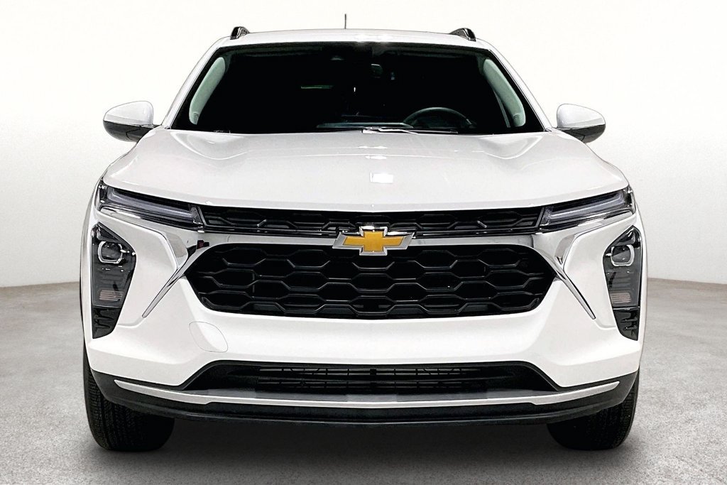Used 2026 Chevrolet Trax LT FWD image 4