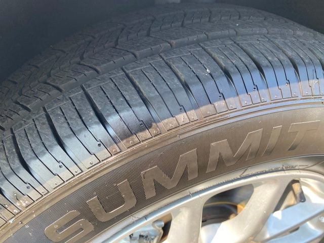 Used 2024 Chrysler Pacifica Touring-L image 23