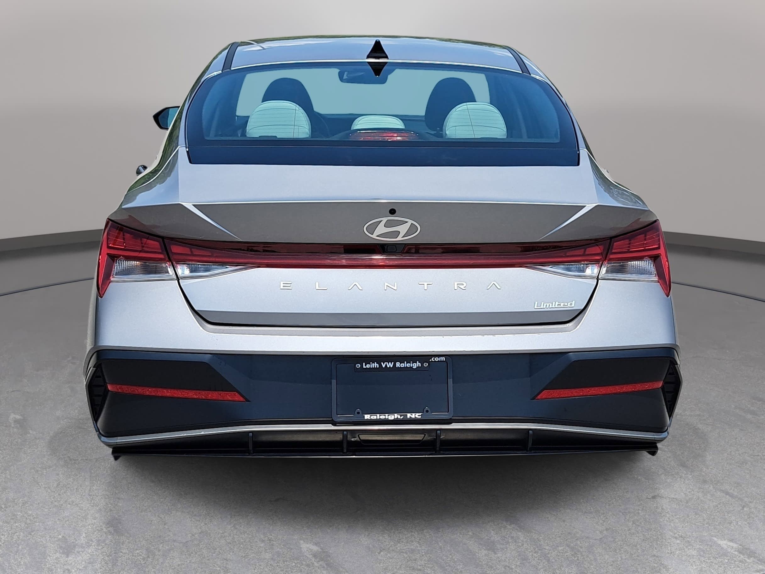 Used 2025 Hyundai Elantra Limited FWD image 5