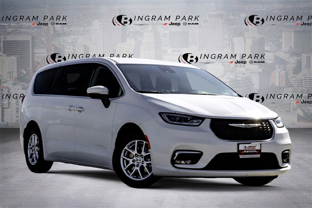 Used 2023 Chrysler Pacifica Touring-L
