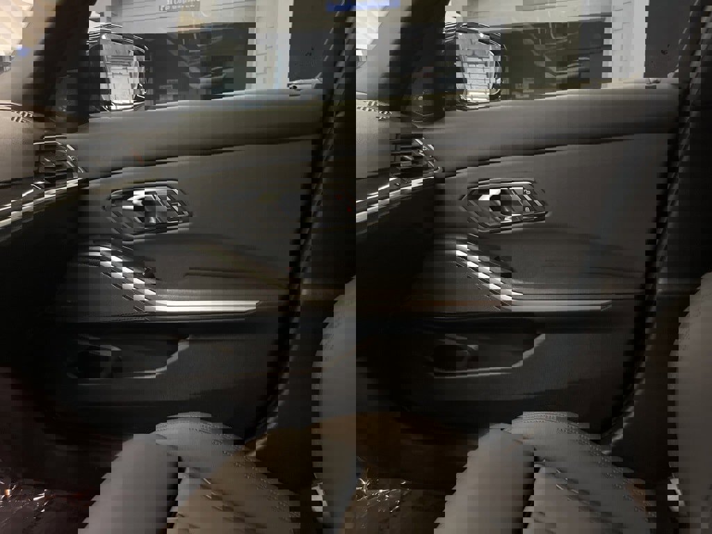 Used 2020 BMW 330i xDrive Sedan w/ Premium Package image 13