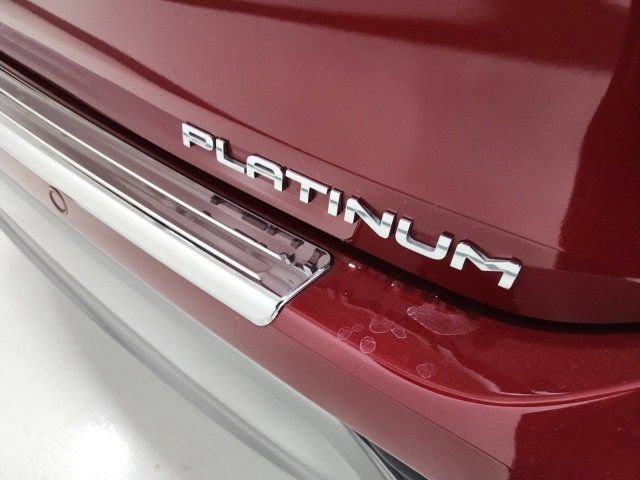 Used 2024 Toyota Highlander Platinum image 12