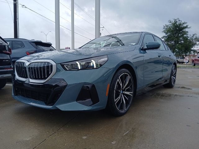 New 2026 BMW 530i w/ M Sport Package RWD image 3