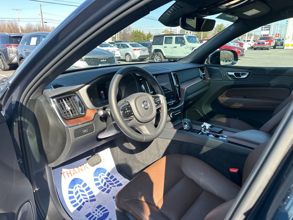 Used 2024 Volvo XC60 B5 Plus w/ Protection Package Premier image 9