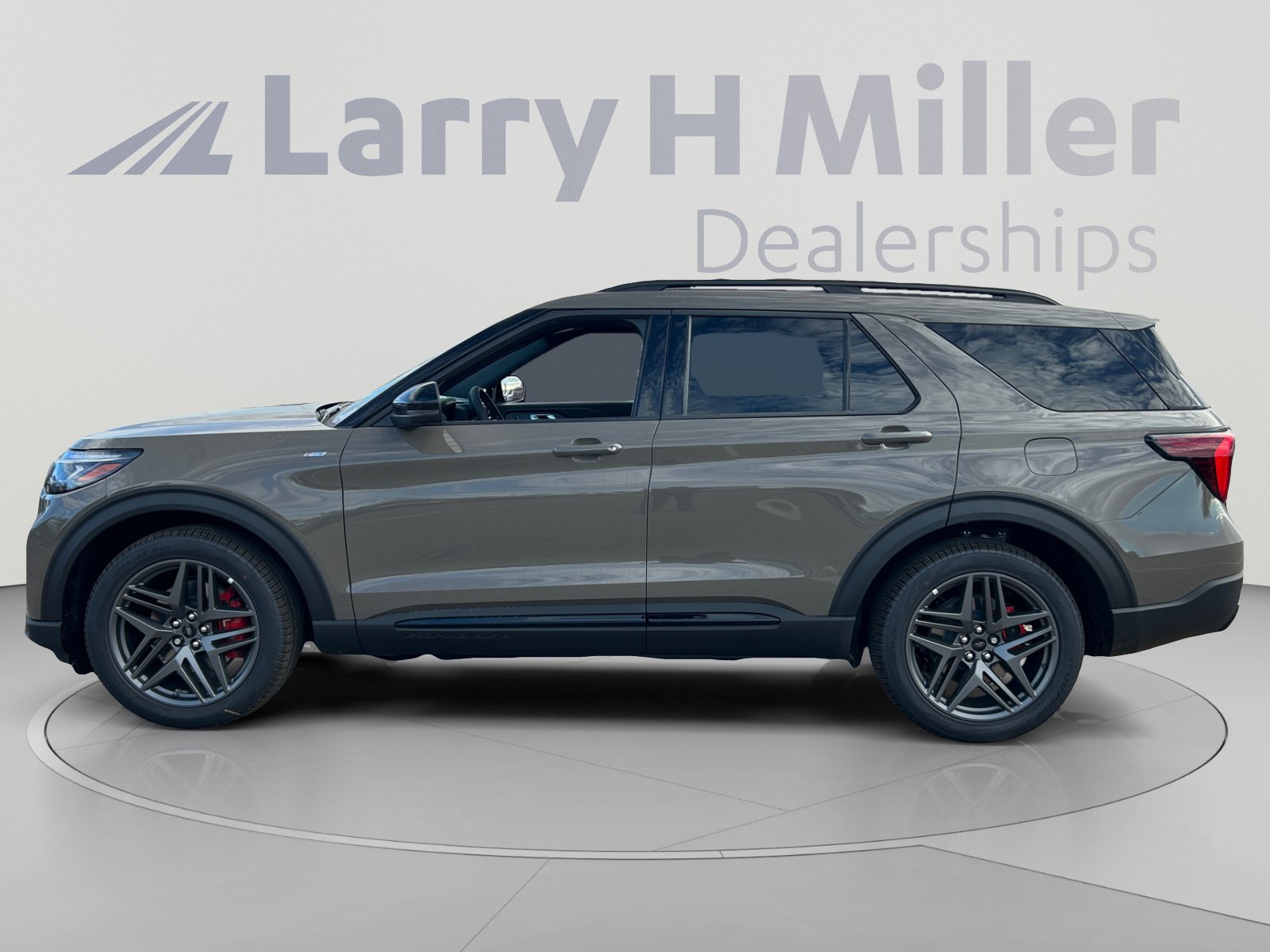 New 2026 Ford Explorer ST-Line w/ ST-Line Street Pack RWD image 2