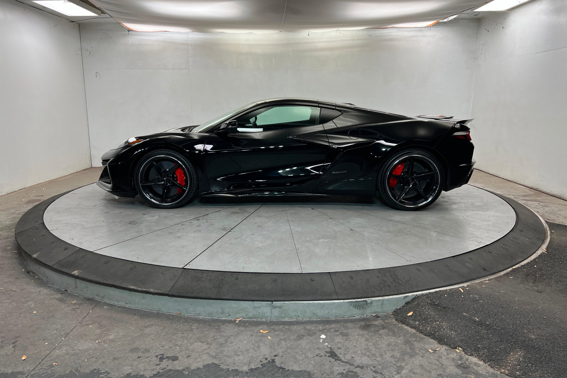 New 2025 Chevrolet Corvette E-Ray w/ Stealth Interior Trim Package image 2