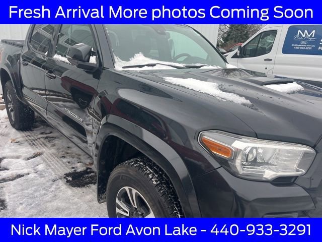 Used 2018 Toyota Tacoma TRD Sport image 7