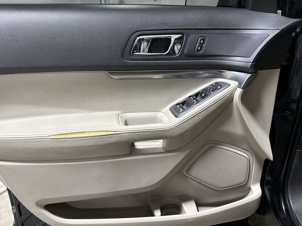 Used 2013 Ford Explorer FWD image 19
