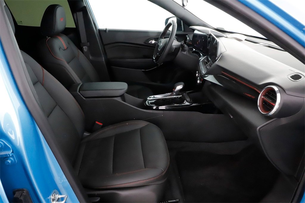 Used 2025 Chevrolet Trax RS w/ Driver Confidence Package image 27