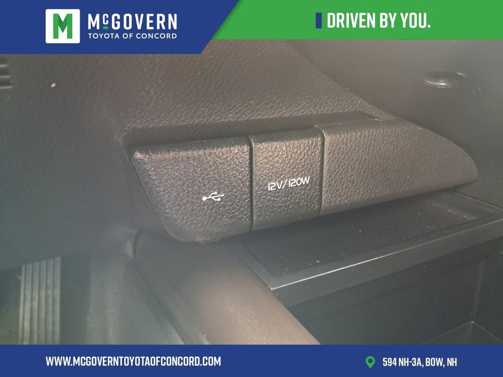 Used 2021 Toyota Camry LE FWD image 31