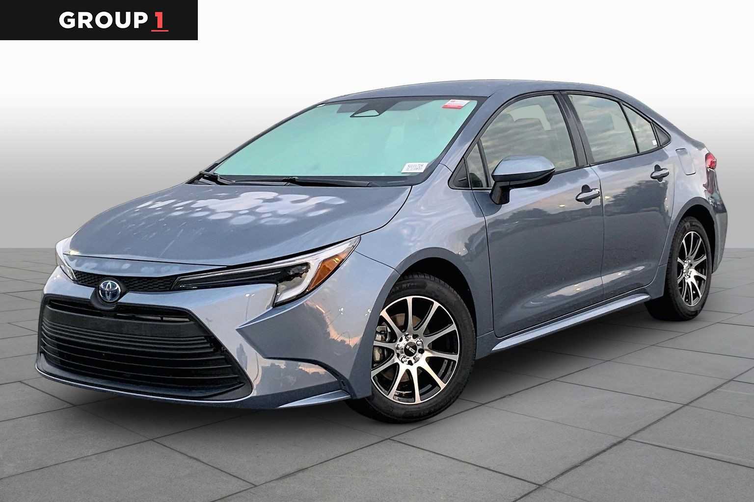 Used 2025 Toyota Corolla LE FWD image 1