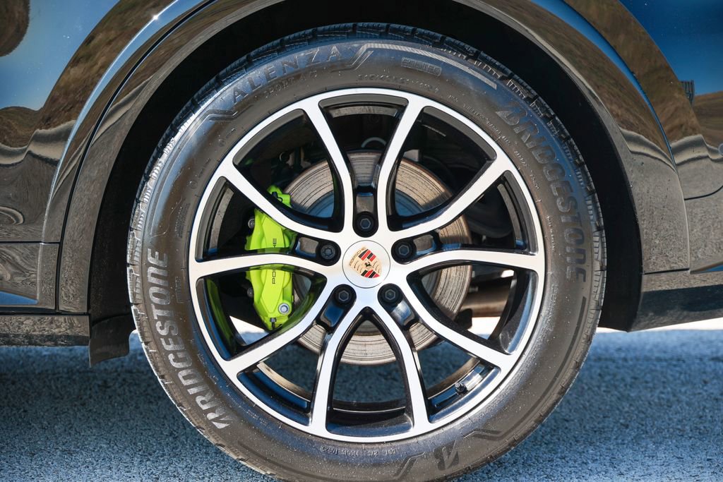 Certified 2025 Porsche Cayenne E-Hybrid Coupe image 23