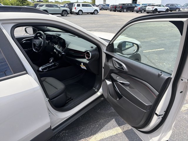 New 2026 Chevrolet Trax RS w/ Sunroof Package FWD image 30