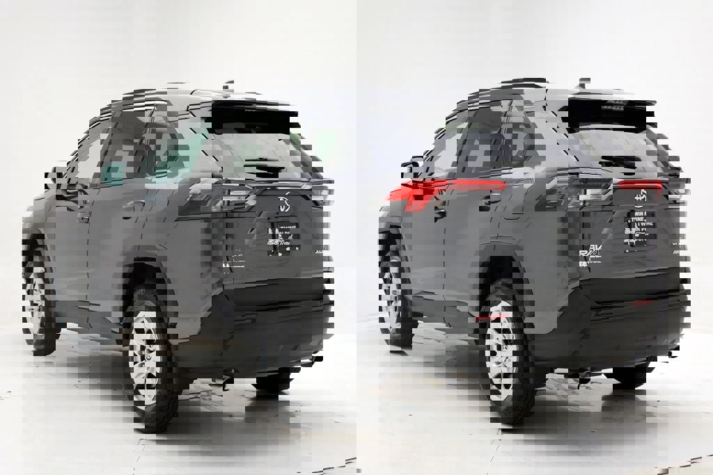 Used 2021 Toyota RAV4 XLE w/ Convenience Package image 6