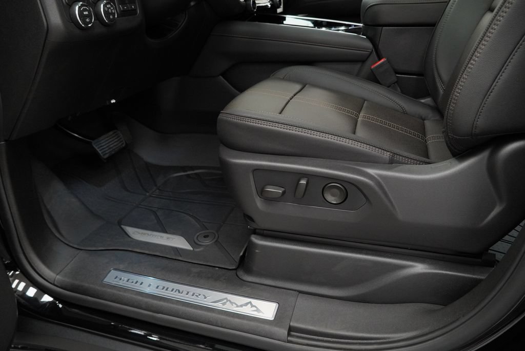 New 2026 Chevrolet Suburban High Country AWD/4WD image 27
