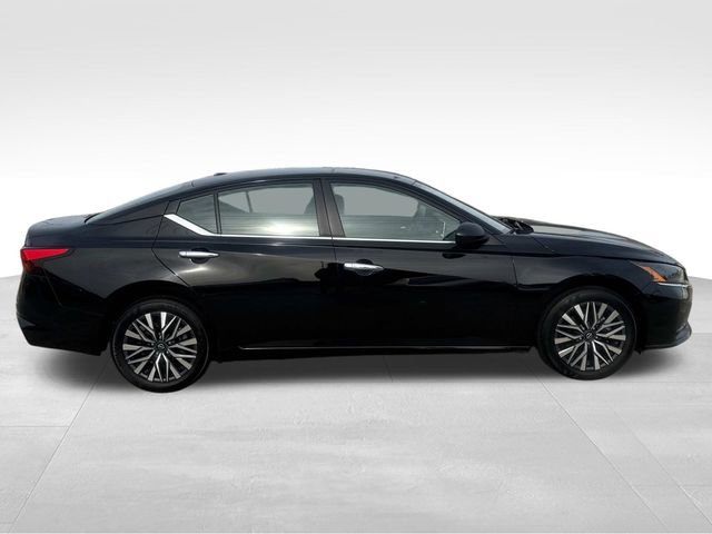 Used 2025 Nissan Altima 2.5 SV image 11