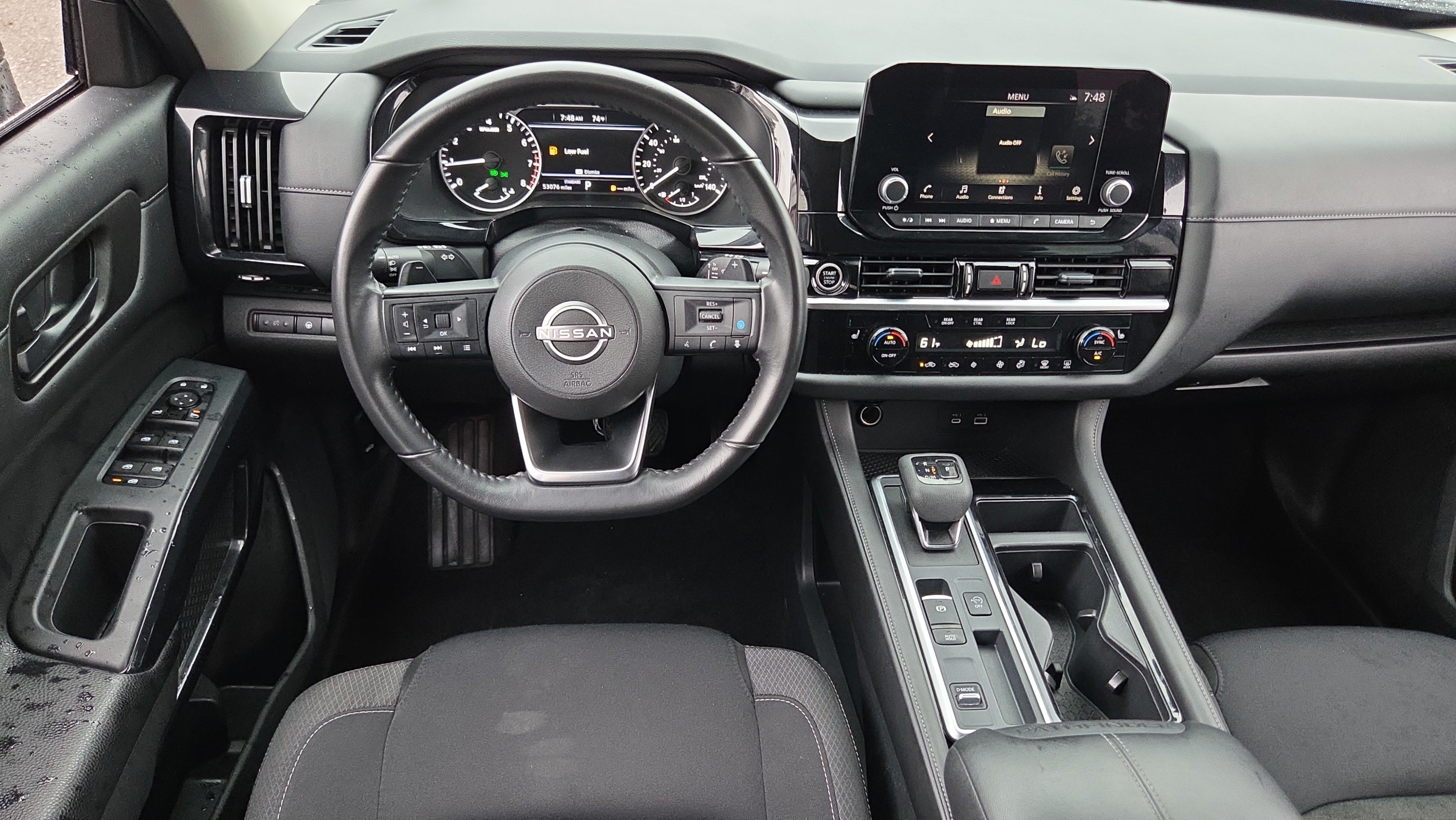 Used 2024 Nissan Pathfinder SV FWD image 12