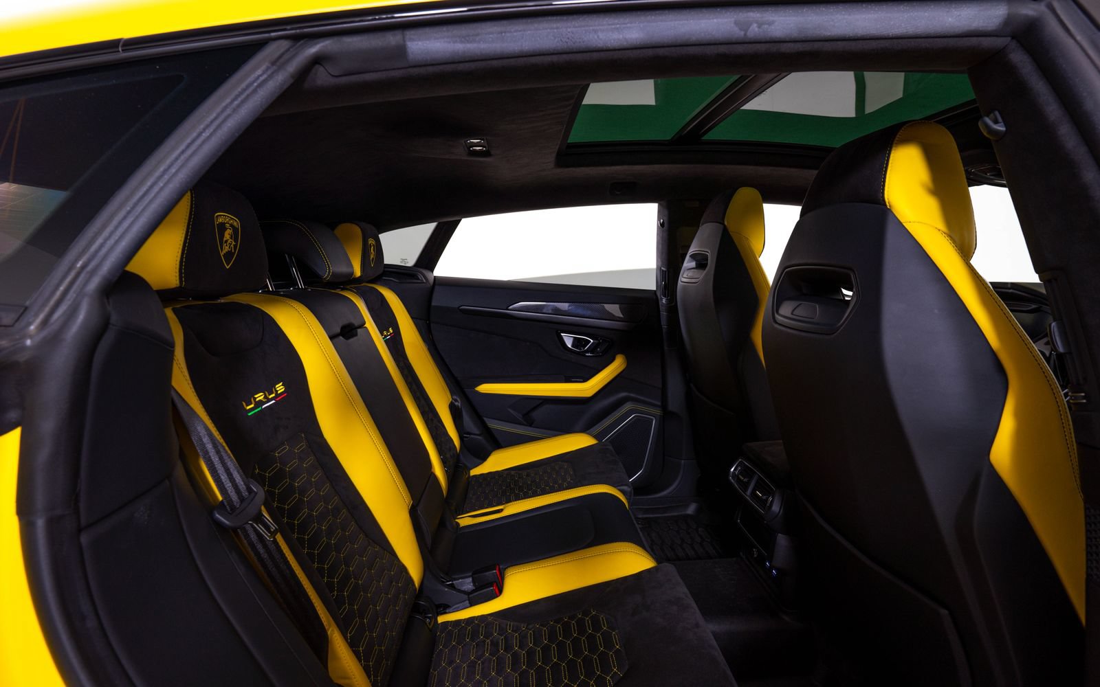 Used 2021 Lamborghini Urus AWD/4WD image 21