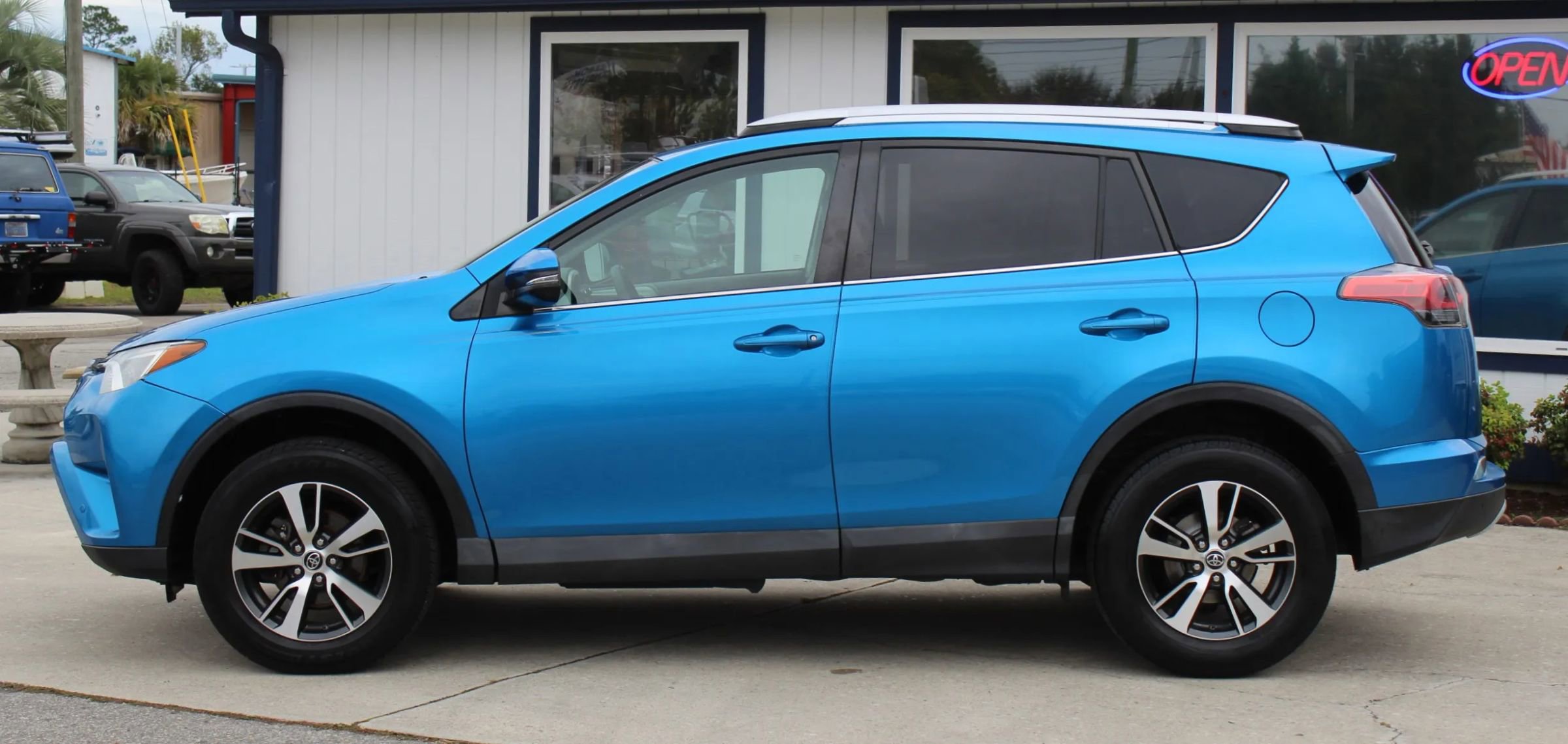 Used 2016 Toyota RAV4 XLE image 2