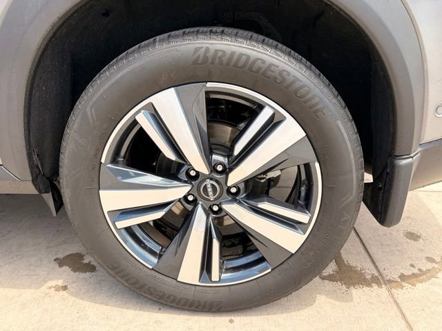 Used 2023 Nissan Rogue SL w/ SL Premium Package FWD image 6