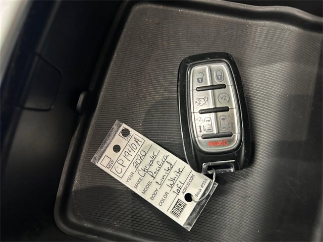 Used 2020 Chrysler Pacifica Limited image 34
