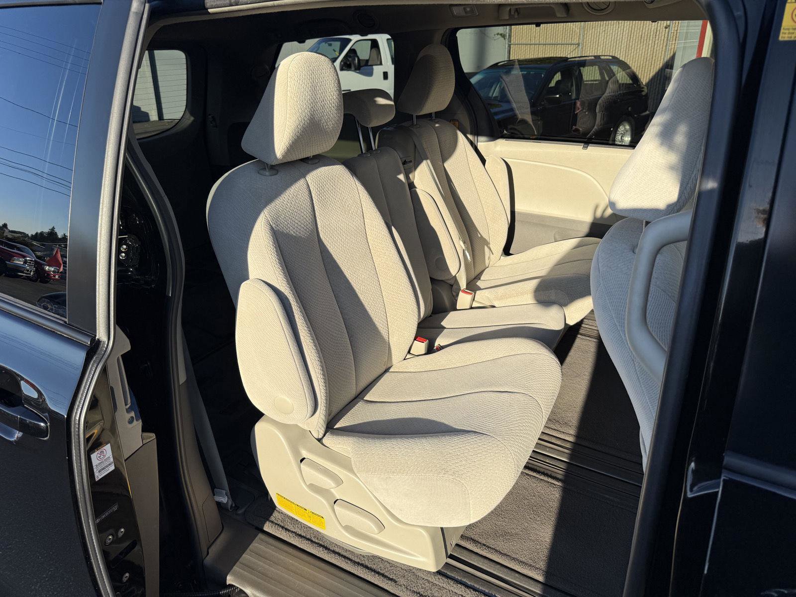Used 2012 Toyota Sienna LE image 17