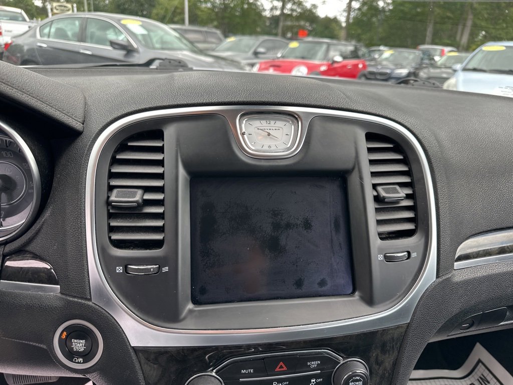 Used 2018 Chrysler 300 Limited w/ Safetytec Plus Group image 17