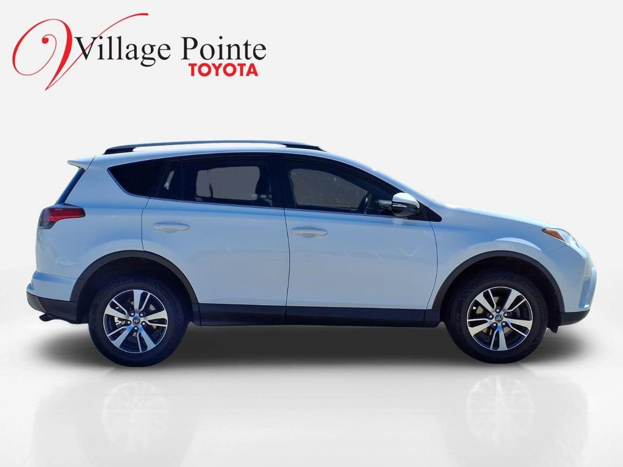 Used 2018 Toyota RAV4 XLE AWD/4WD image 9