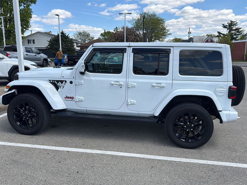 Used 2023 Jeep Wrangler Unlimited Sahara AWD/4WD image 9