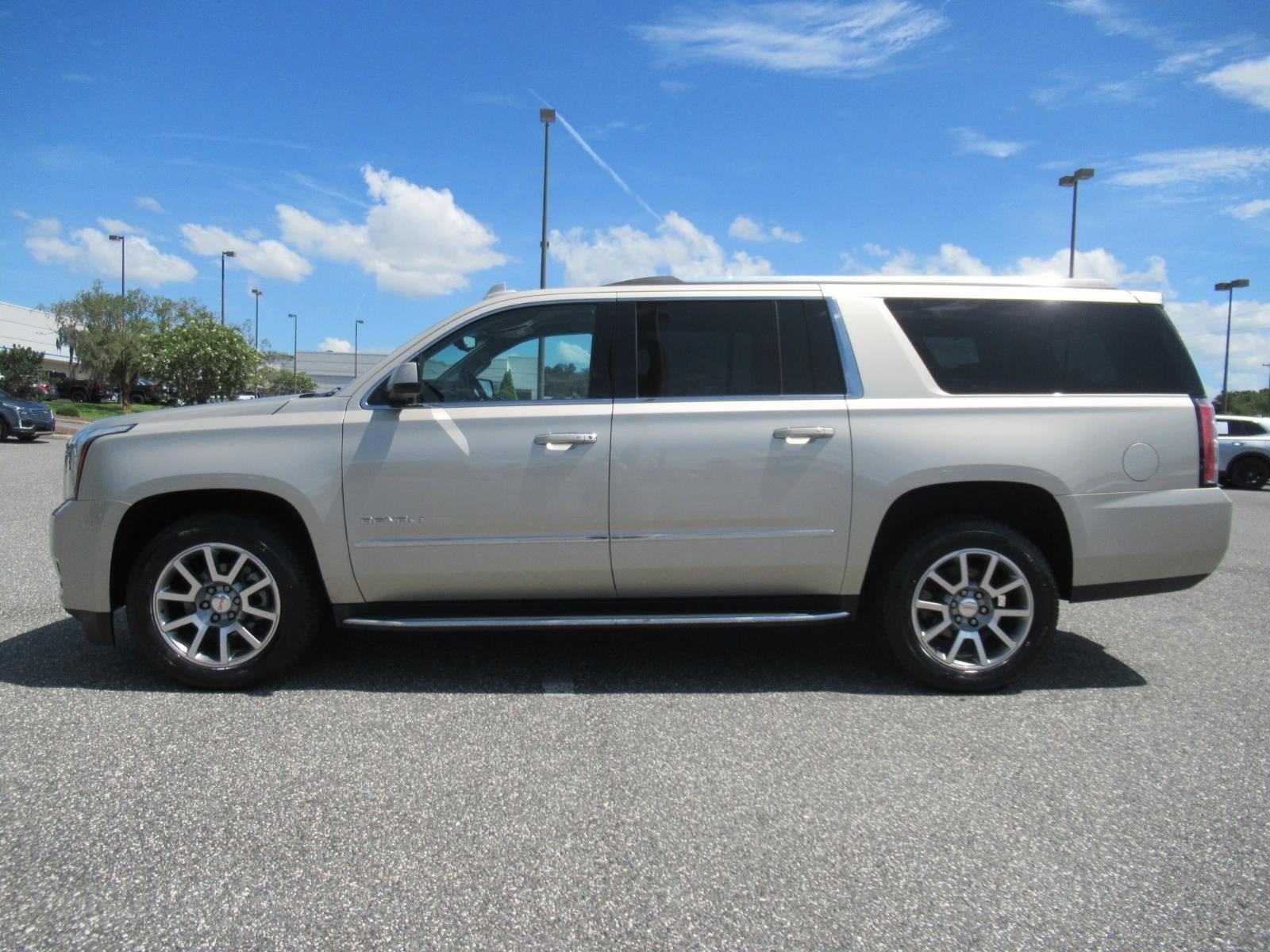 Used 2017 GMC Yukon XL Denali RWD image 4