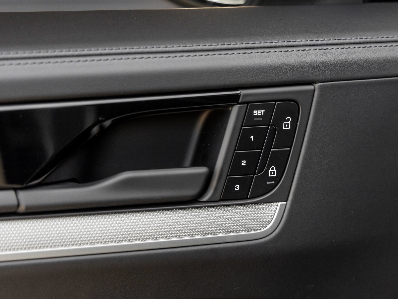 Certified 2025 Porsche Cayenne S AWD/4WD image 21