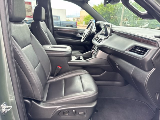 Used 2024 Chevrolet Tahoe Z71 w/ Luxury Package AWD/4WD image 32