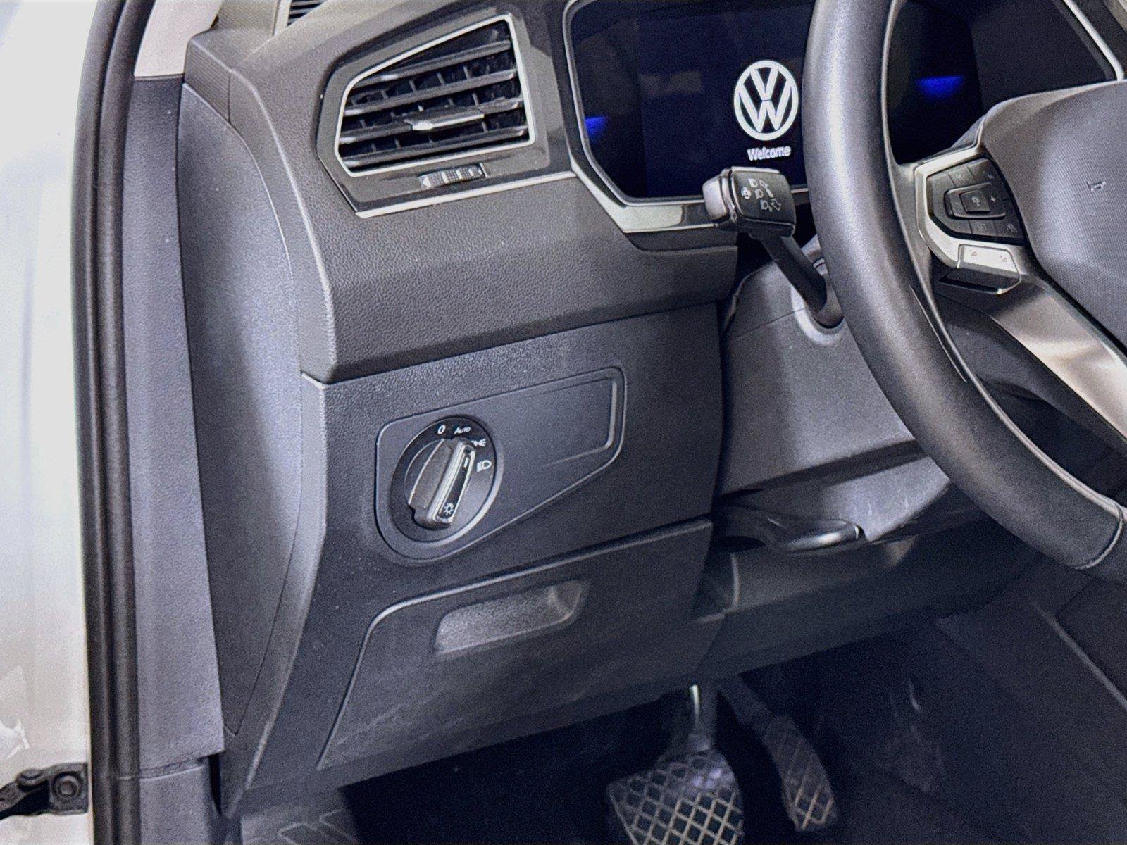 Used 2024 Volkswagen Tiguan SE FWD image 8