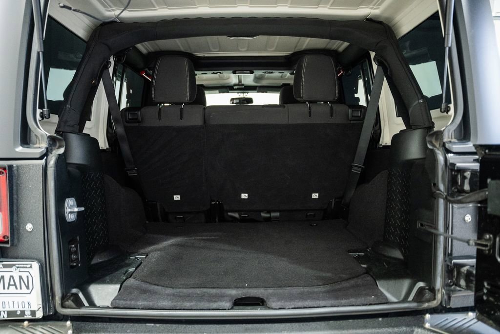 Used 2018 Jeep Wrangler Unlimited Rubicon w/ Connectivity Group image 11