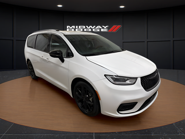 Used 2025 Chrysler Pacifica Limited