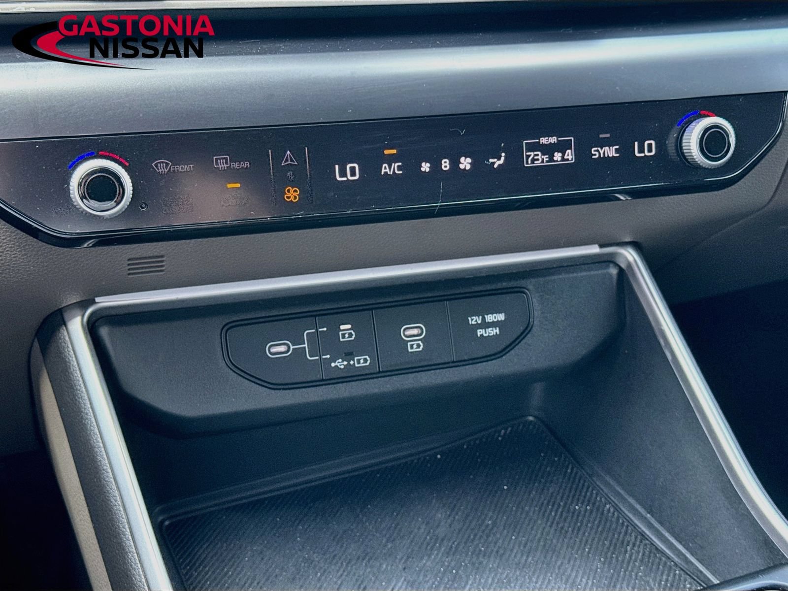Used 2025 Kia Carnival FWD image 21