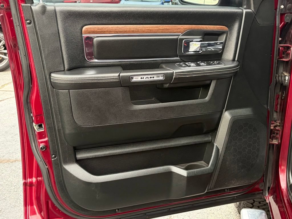 Used 2018 RAM 1500 Laramie w/ Convenience Group AWD/4WD image 18