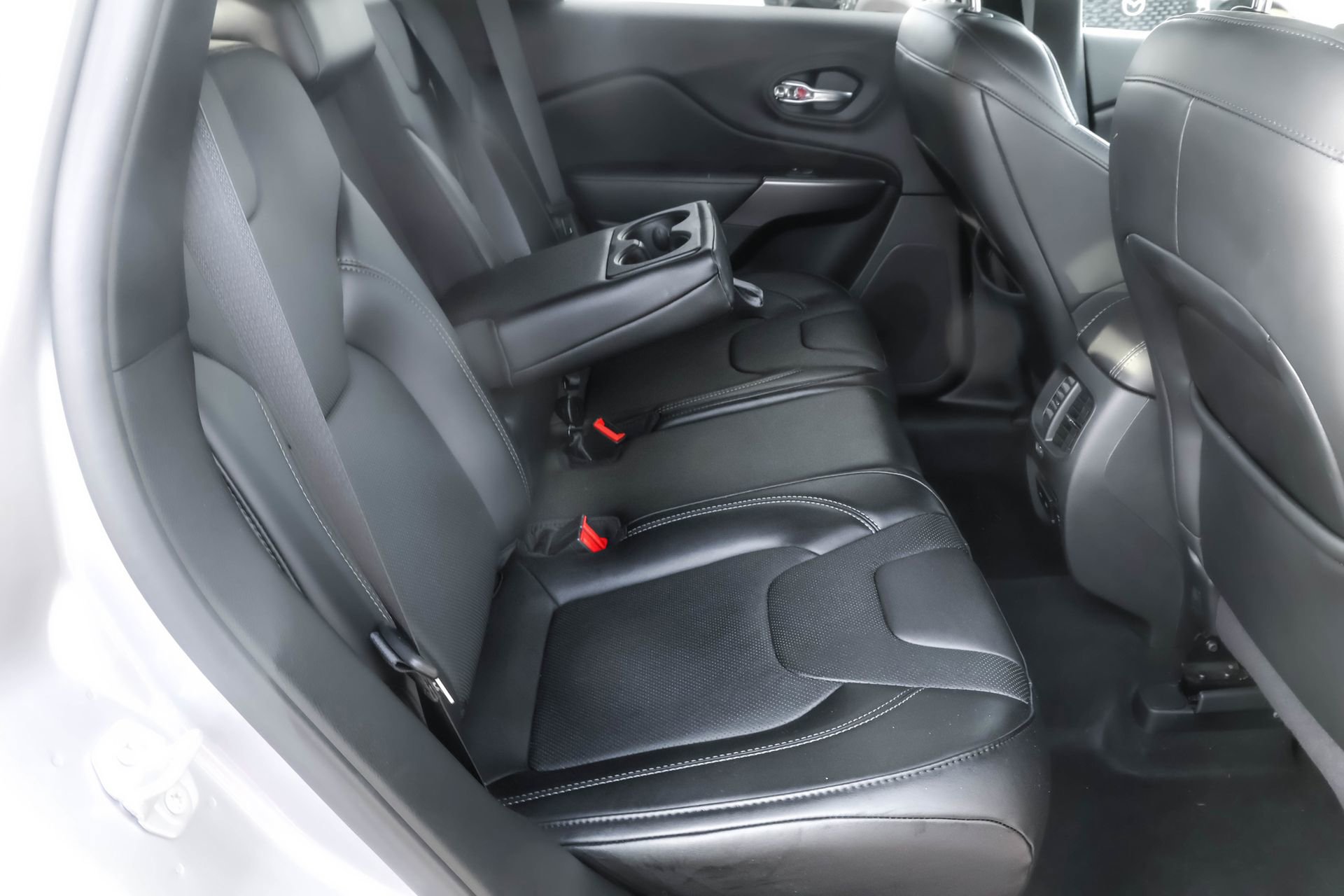 Used 2020 Jeep Cherokee Latitude Lux w/ Comfort/Convenience Group image 36