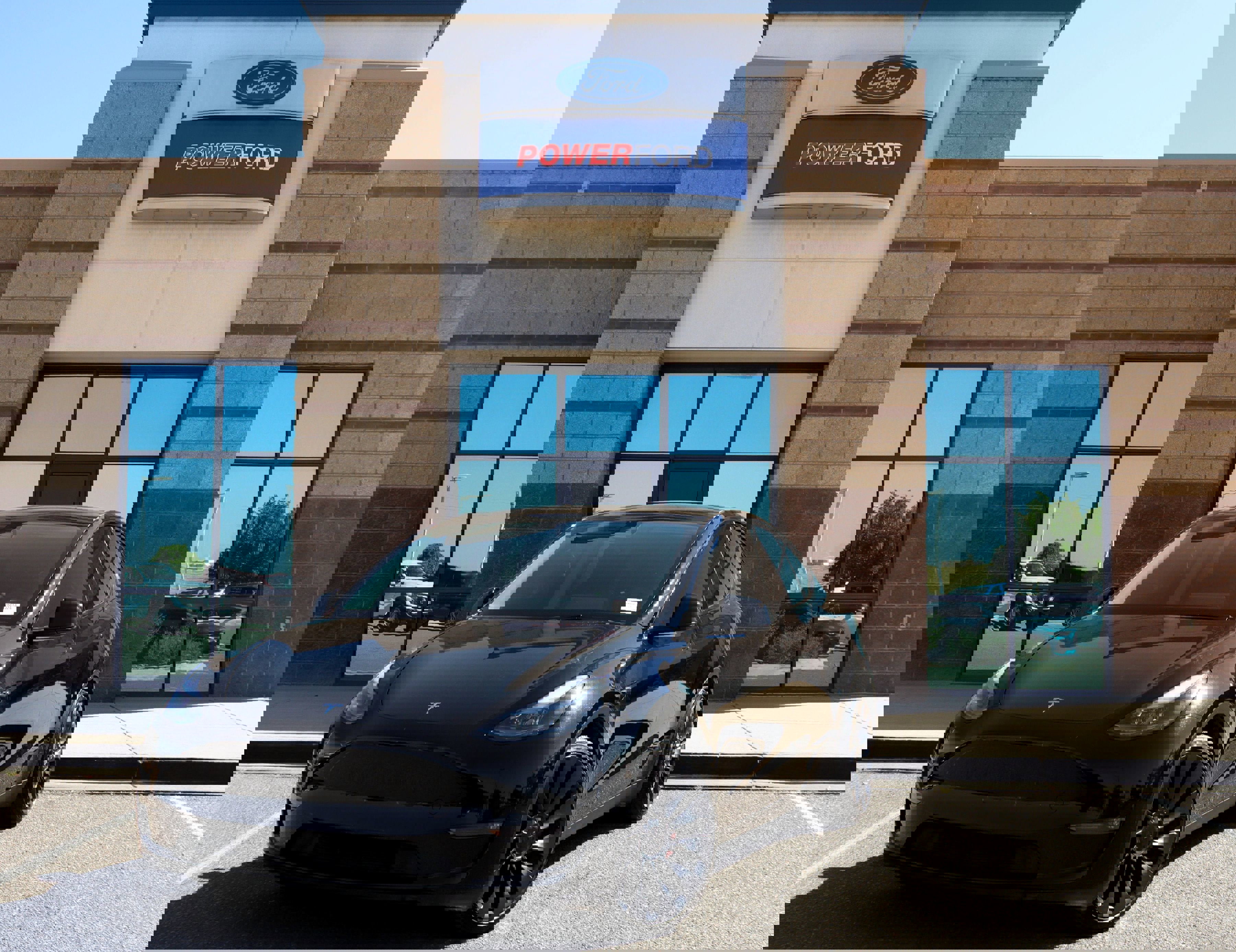 Used 2025 Tesla Model Y Performance image 2