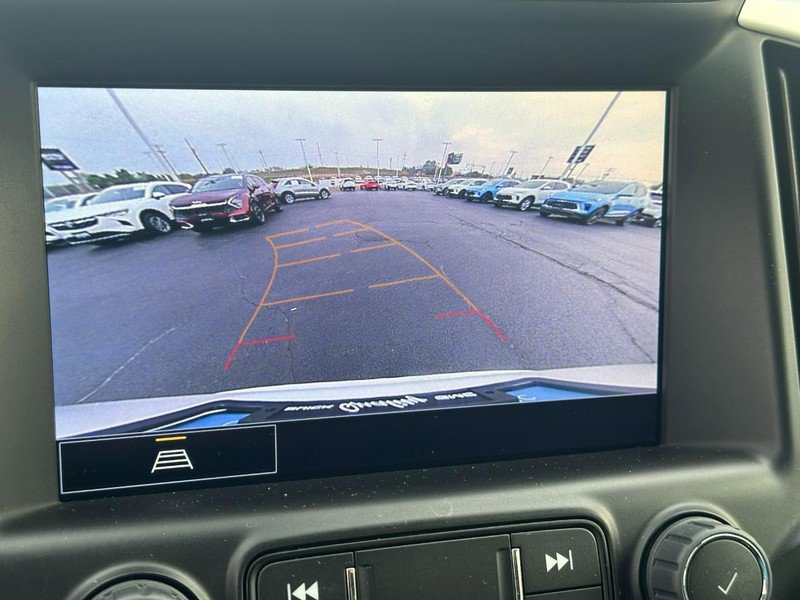 Used 2023 GMC Terrain SLT image 22