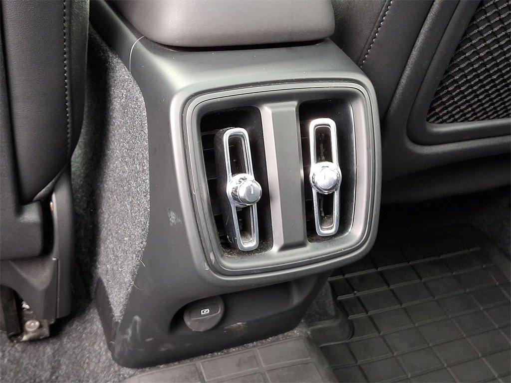 Used 2020 Volvo XC40 T5 R-Design w/ Protection Package Premier image 11