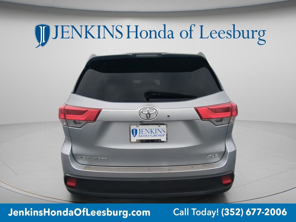 Used 2017 Toyota Highlander XLE FWD image 4