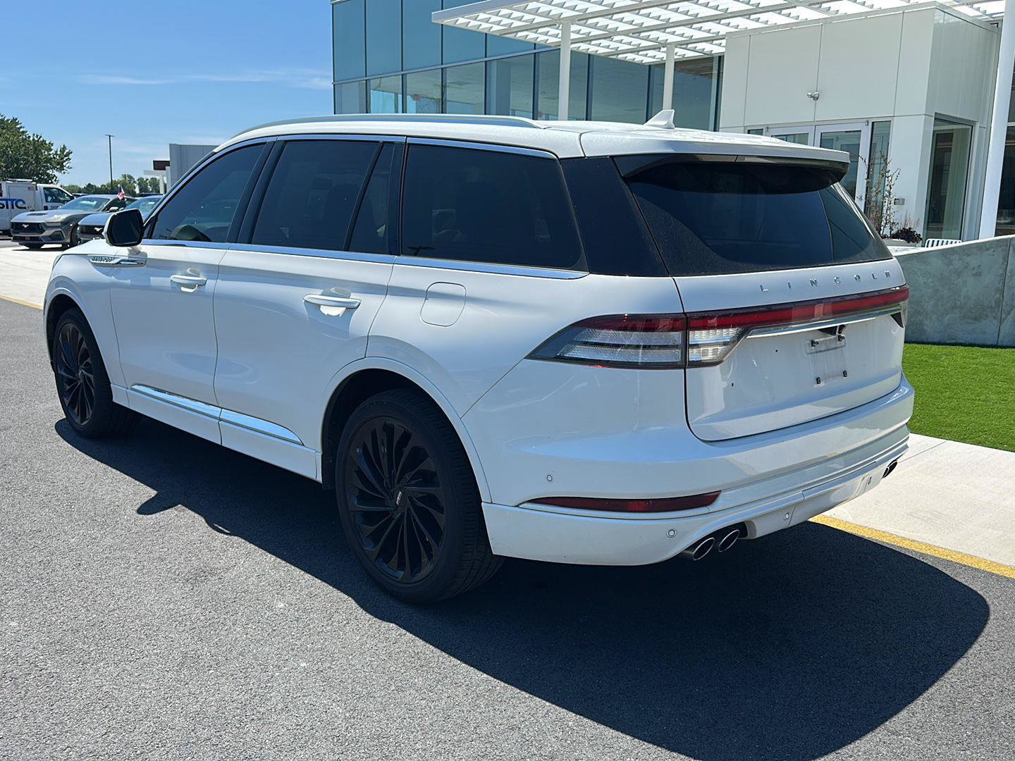 Used 2022 Lincoln Aviator Reserve w/ Equipment Group 201A AWD/4WD image 7