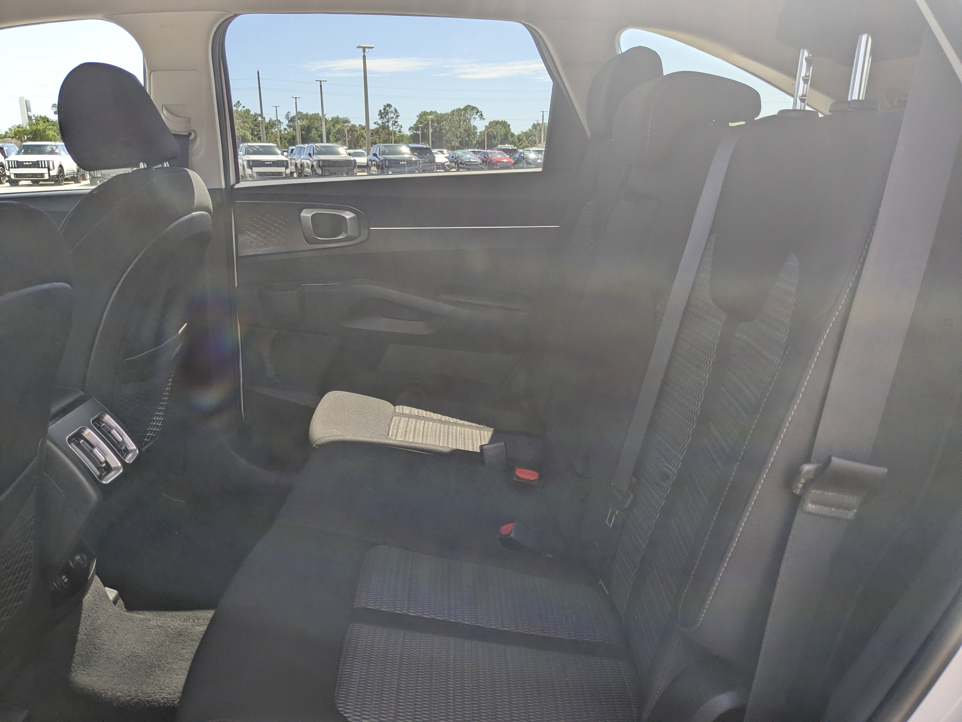 Used 2021 Kia Sorento LX AWD/4WD image 16