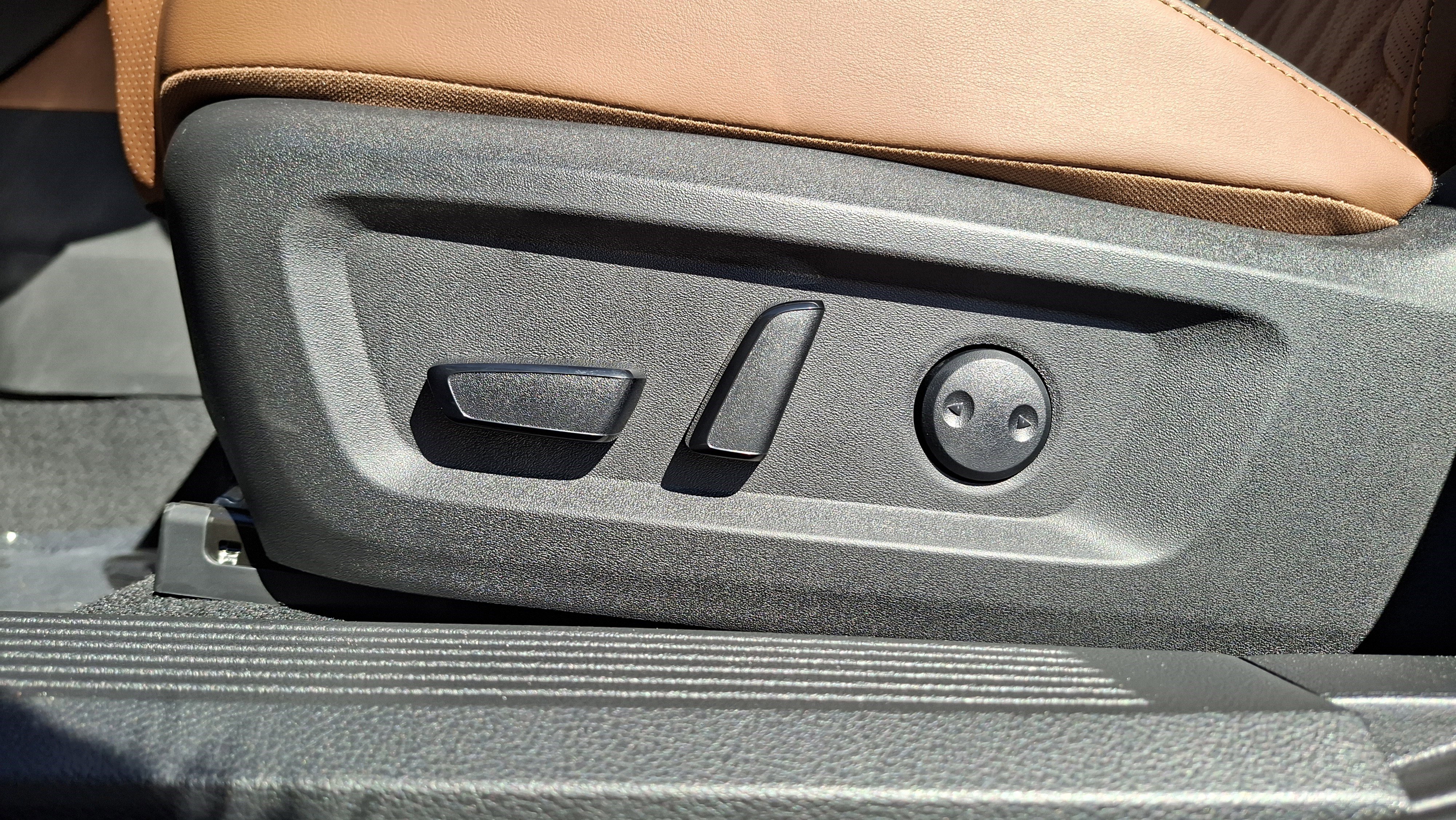 New 2026 Nissan Rogue Platinum image 13