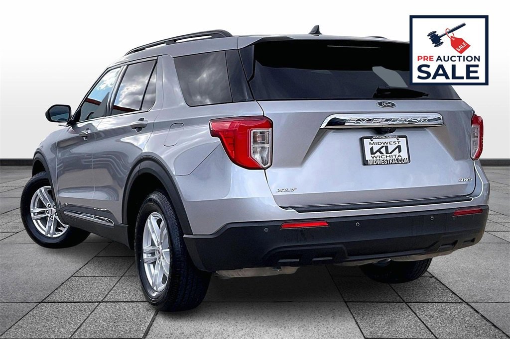 Used 2022 Ford Explorer XLT image 12