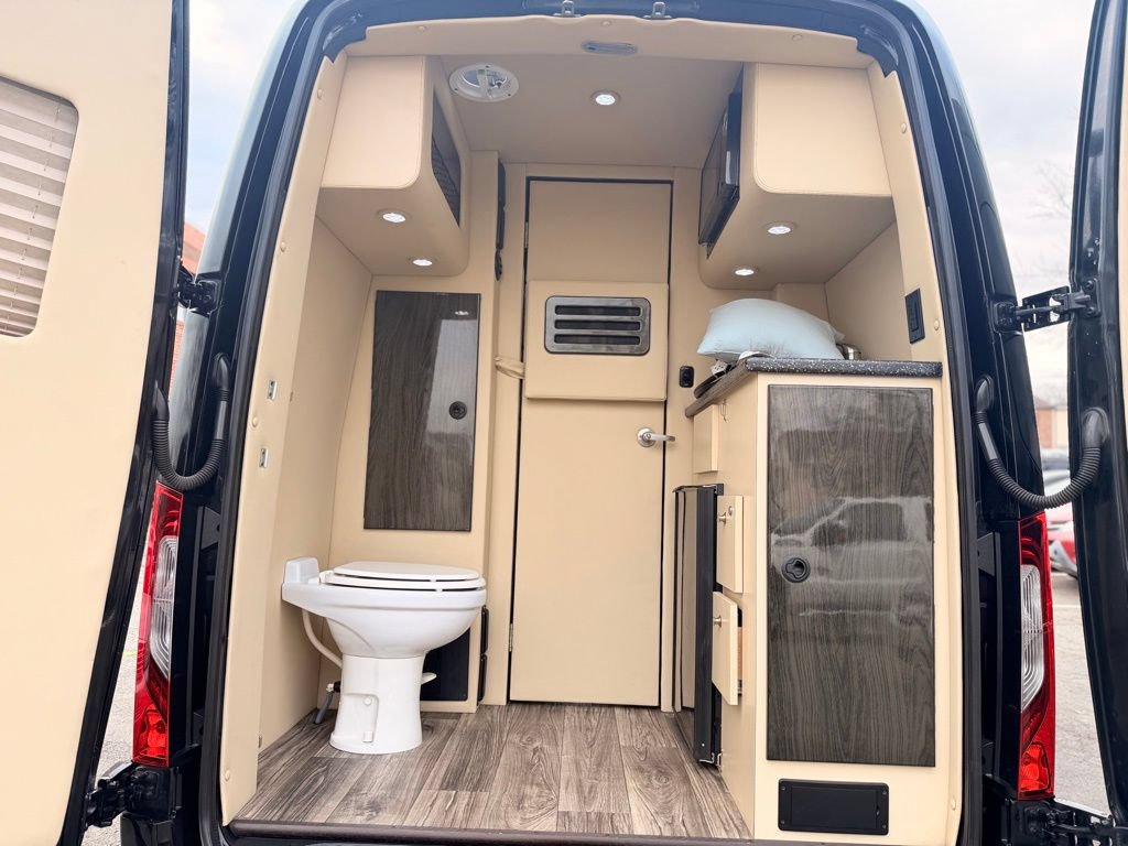 Used 2020 Mercedes-Benz Sprinter 3500 image 17