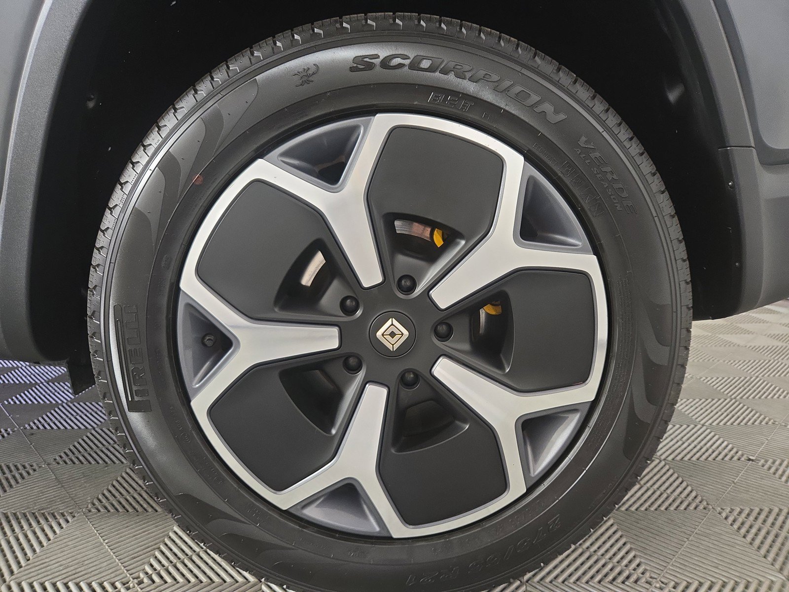 Used 2024 Rivian R1S Adventure AWD/4WD image 10