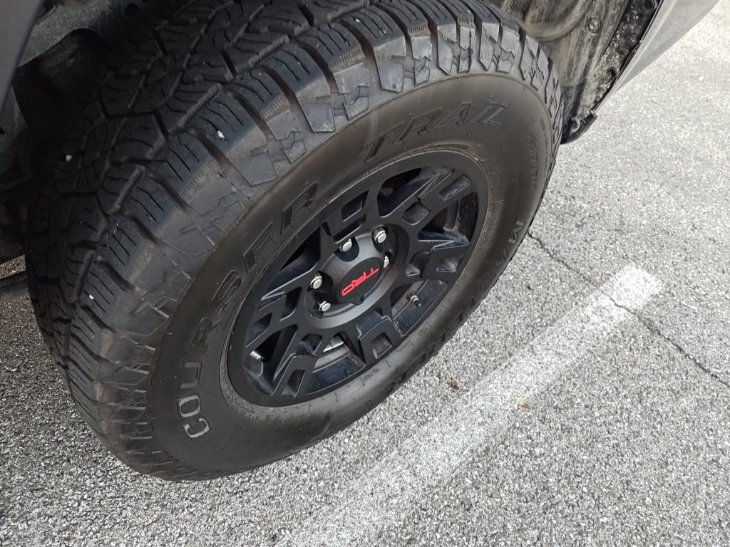 Used 2017 Toyota 4Runner SR5 AWD/4WD image 6